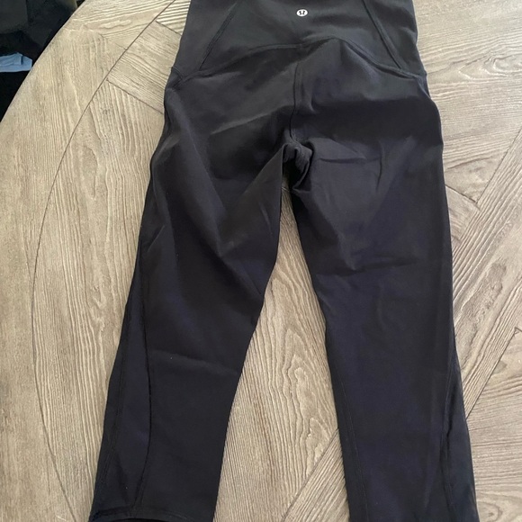 Lululemon Cropped Leggings High-Rise Four-Way Stretch Mesh Venting Black W US 4 - Picture 4 of 7